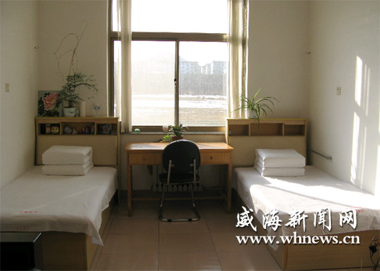 近日,建设部,财政部等5部委下发通知,要求着力改善农民工居住条件.