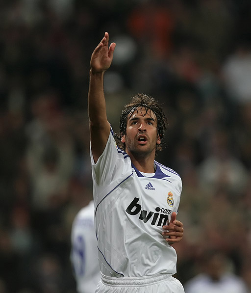 劳尔古蒂梅开二度罗本处子球助皇马70狂胜