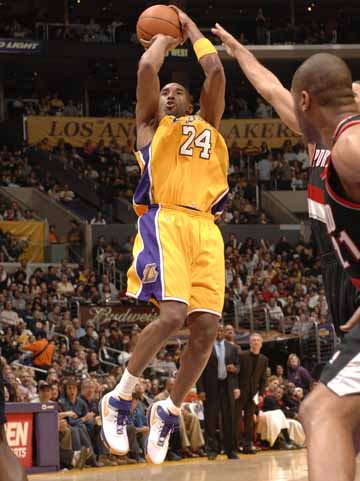 科比荣膺0708赛季常规赛mvp保罗加内特随其后