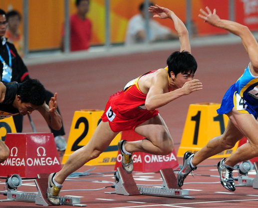 图文-刘翔进入中国公开赛决赛 刘翔起跑即占先机