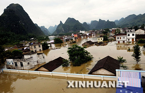 連日來,廣西宜州市持續遭受暴雨襲擊,已造成宜州市16個鄉鎮204170人