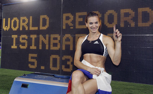 伊辛巴耶娃飞跃5米03撑杆跳女皇再破世界纪录