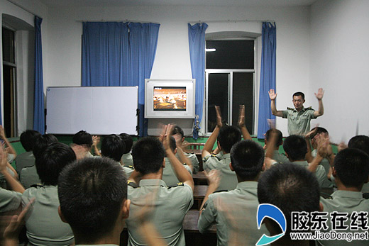 烟台警备区官兵激情收看奥运开幕(图)