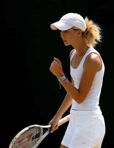 90后网球娇娃青涩生活照小莎娃俏皮可爱