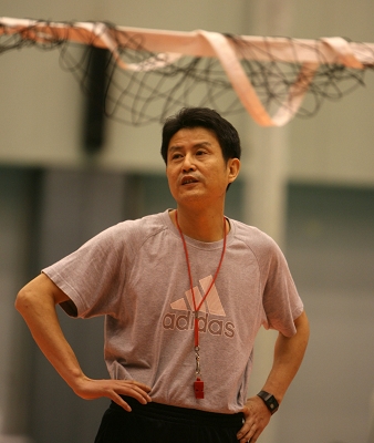 排球运动管理中心主任徐利,副主任李全强和主教练陈忠和当天晚上决定