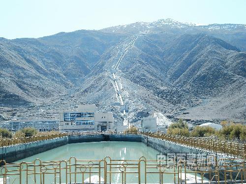 资料图片:羊湖电站全景.