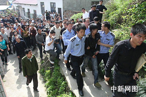 少年先杀女友后分尸 建网络"灵堂"表愧疚(图)