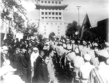 兰州解放,市民举行庆祝解放游行