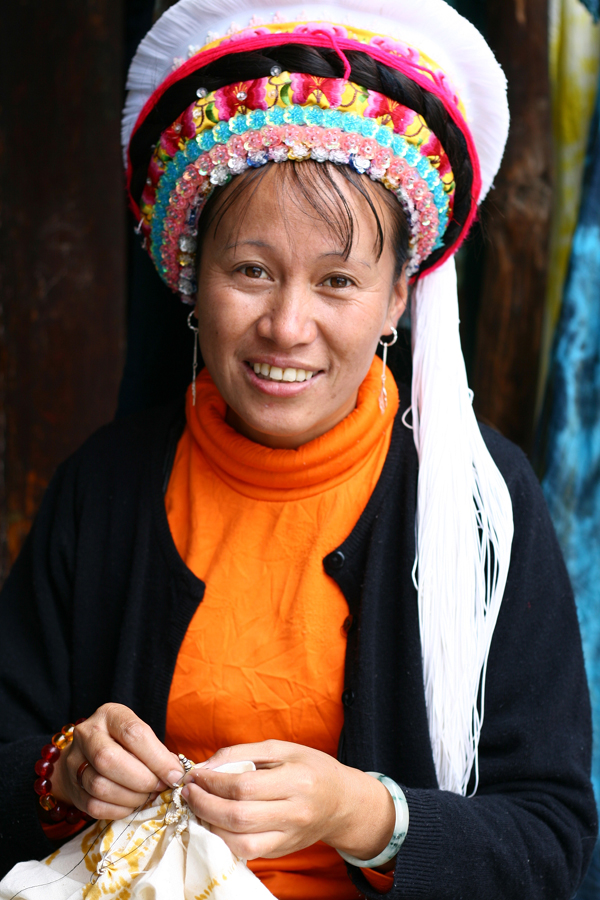 白族扎染妇人的笑容(组图2)