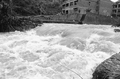 8月13日晚至14日凌晨,浙江省浦江县西部山区1/3的农田被暴雨带来的