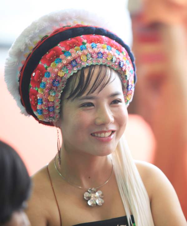 白族姑娘的笑脸