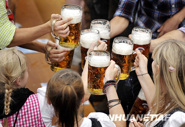 慕尼黑啤酒节开怀畅饮组图