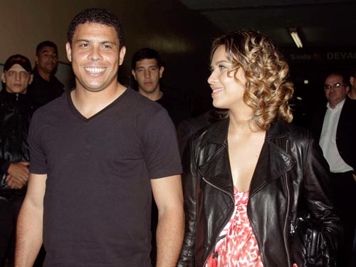 罗纳尔多与妻子安东尼