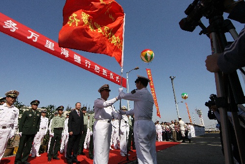 海军万吨级医院船执行远距离巡诊任务组图