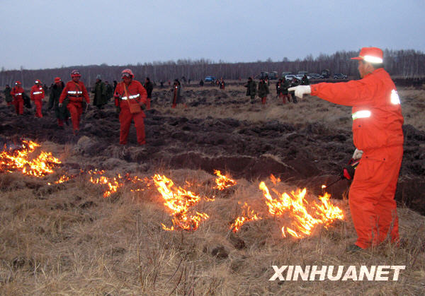内蒙古扑灭一起蒙古国入境草原火(组图)