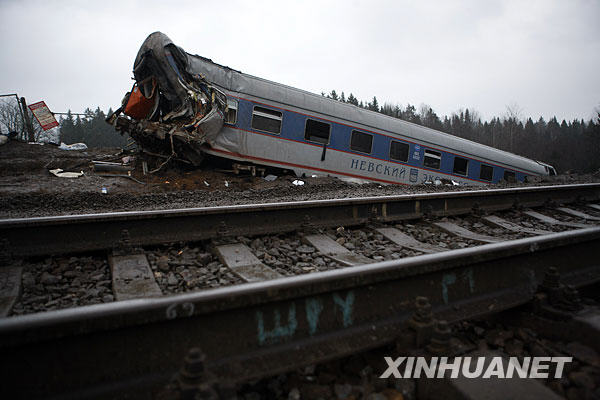 俄羅斯客運列車脫軌事故現場目擊(組圖)