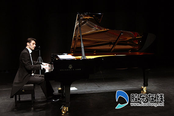 传奇钢琴家莫瑞诺来烟大剧院奏响钢琴之王图