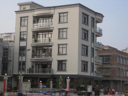 廉江公安副局长乔迁豪宅摆筵席 千人排队送红包