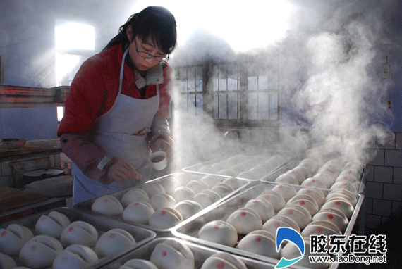 浓浓家乡味庆新年 海阳大饽饽闪亮登场(组图)