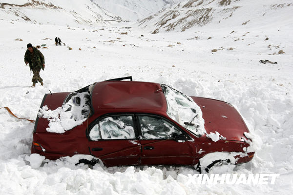 阿富汗雪崩已造成至少150人死亡组图