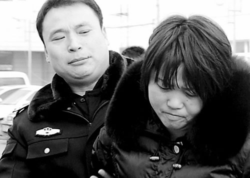 遭受家暴离婚不成妻子勒杀丈夫抛尸河底图