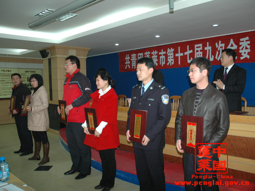 胶东在线 人间蓬莱 今日关注 正文     于明春在讲话中充分肯定了我市