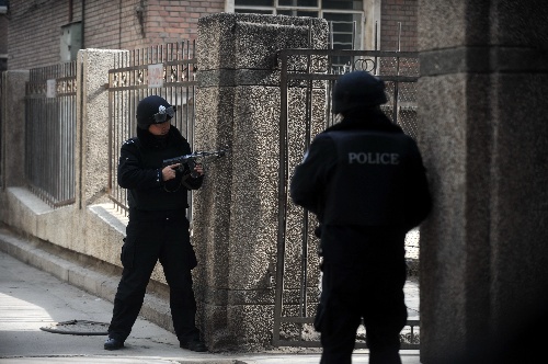 图文兰州持枪袭警案犯罪嫌疑人被击毙