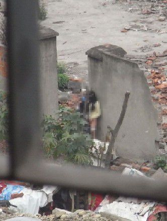 网传大学生情侣工地偷欢门因房价过高