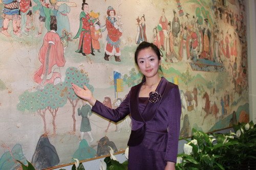 "各位游客大家好,欢迎参观甘肃馆……"来到甘肃馆第一站45号莫高窟