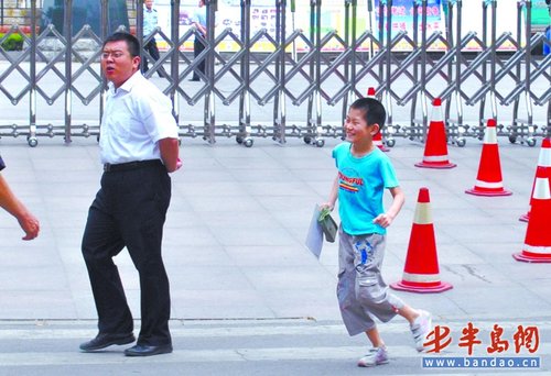 6月9日10时30分许,离高考(论坛)最后一门结束还有半小时,苏刘溢蹦跳着