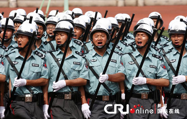 青岛2000多名校园保安上岗承担六大职责组图