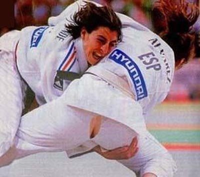 一露屁股你就笑