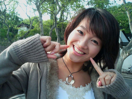 一人挑梁《我爱记歌词》,《越跳越美丽》,《百事群音》等四档直播节目