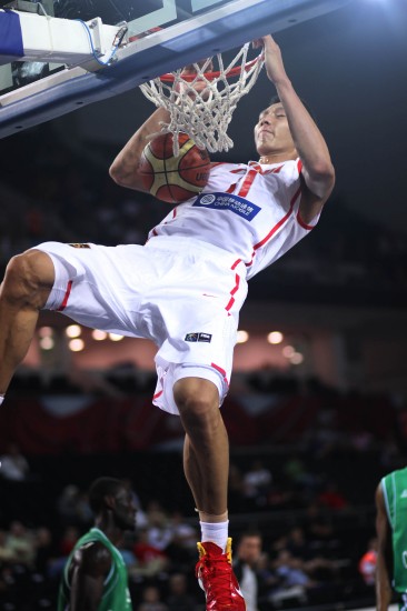 易建联罚球线1步双手暴扣3米70摸高此刻无尽展现