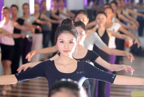 探秘国庆模特训练基地魔鬼训练营组图