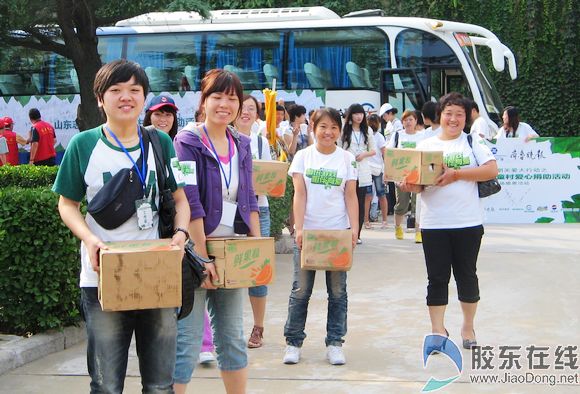 义工为sos儿童村孩子们带来温暖的中秋