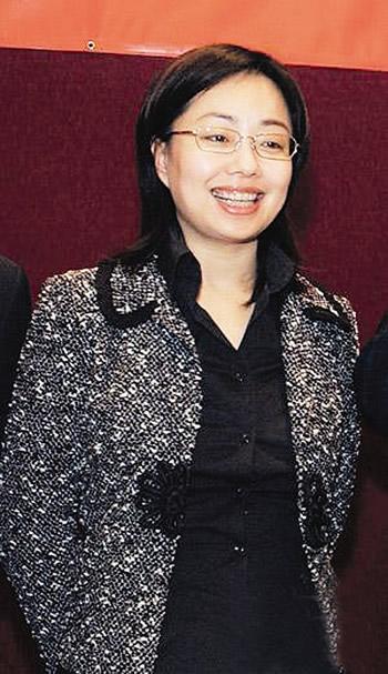 1996年,16岁的刘畅远赴美国求学;2002年,获得mba学位后归国,在北京