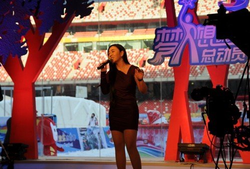 黑龙江歌手孙紫晴展现歌艺