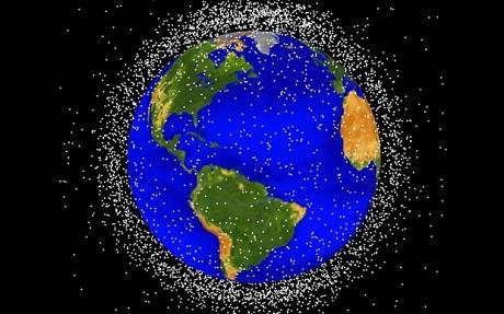 地球外层空间漂浮的太空垃圾