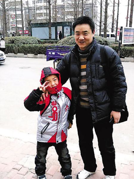 男子借微博寻回被拐儿子续:孩子在两边亲情挣扎