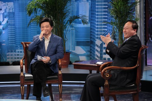 崔永元访谈现场拨地方政府热线考验受访官员