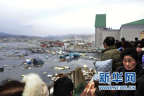 自卫队在岩手县陆前高田市发现三四百具尸体