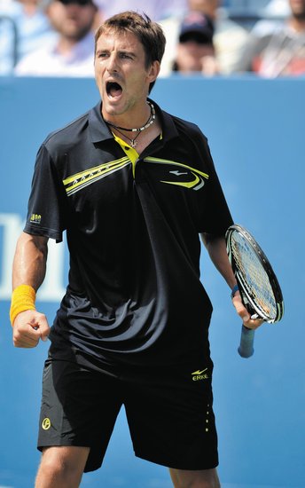 新闻中心 体育 体育新闻 正文  中国网球第一品牌鸿星尔克集团(erke