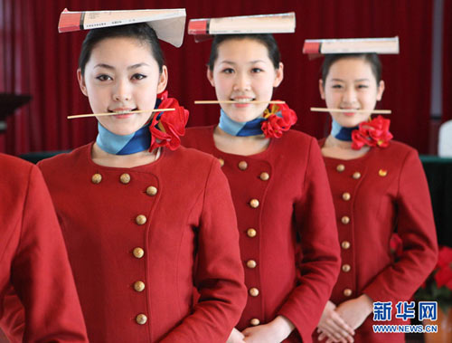 揭秘空姐培训:瑜伽芭蕾力量练习样样都有(组图)