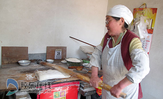 走到莱州吃杠子头火烧去图