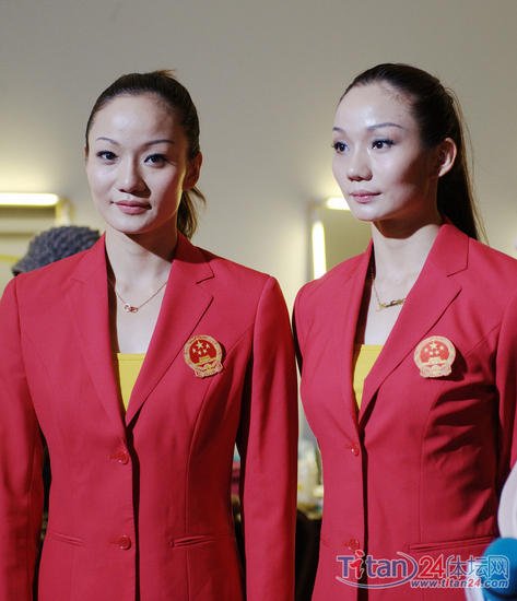 中国花泳队员蒋文文蒋婷婷 目前姐妹两正被"被排挤出国家队的"绯闻