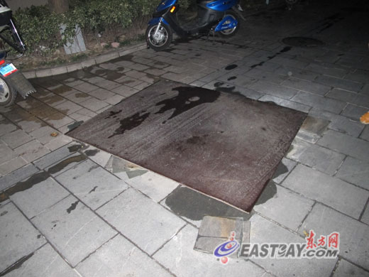 刘歆7月3日报道:今天下午3点40分左右,上海市闵行区莲花南路春申景城