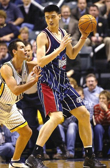 01-10赛季nba状元首款战靴秀之姚明(图)