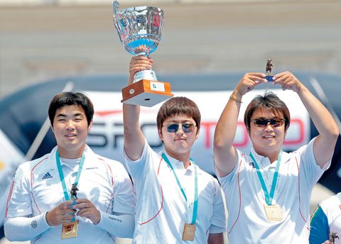 韩国男子射箭队在2011射箭世锦赛团体赛中勇夺金牌