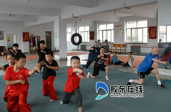 胶东在线网8月5日讯(通讯员 李梦) 日前,在烟台莱阳七星螳螂拳武馆,三